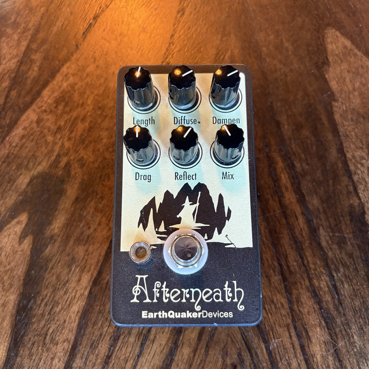 Earthquaker Afterneath V2. Used – Empire Guitars