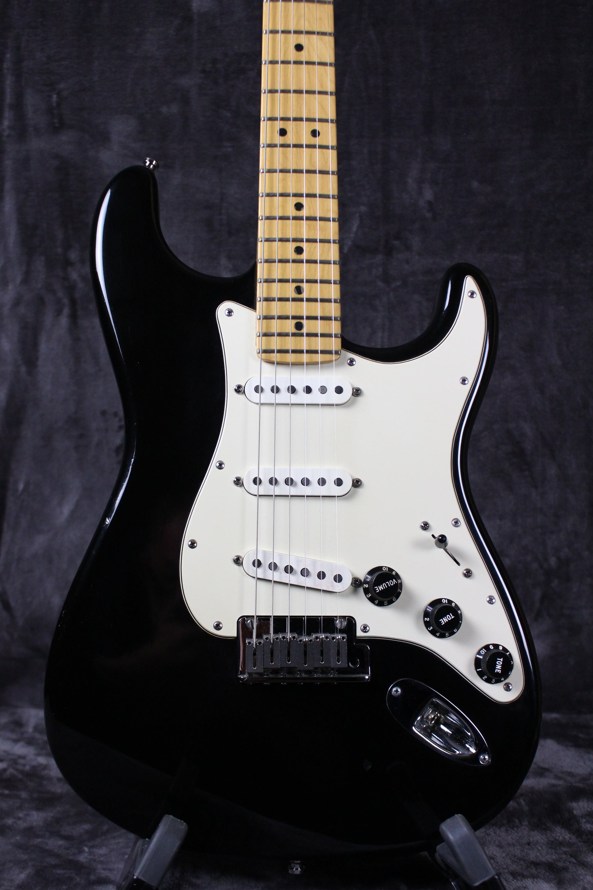 2002 Fender American Standard Stratocaster – Empire Guitars