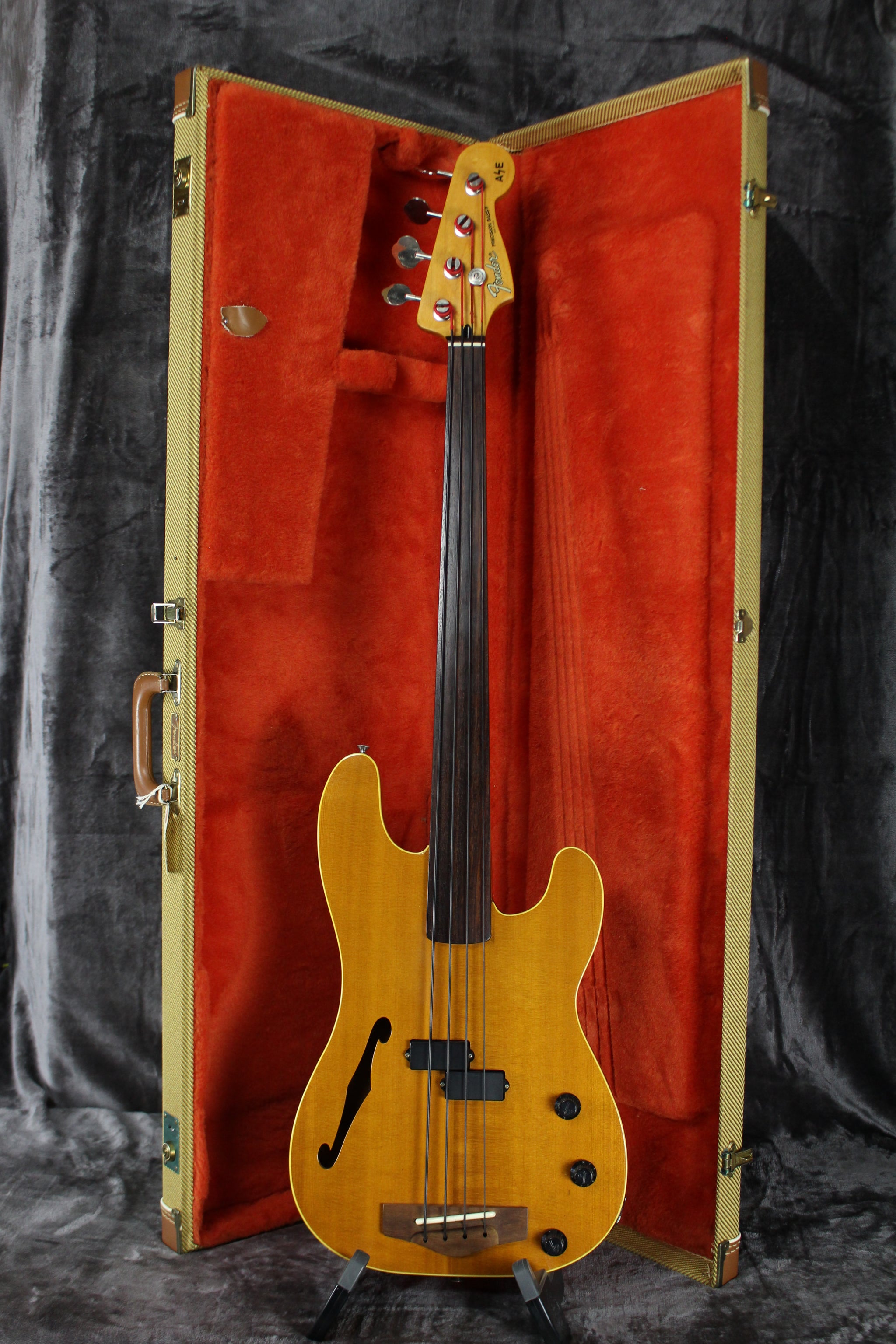 Fender Precision PBAC-950FL A/E Fretless Bass MIJ – Empire Guitars