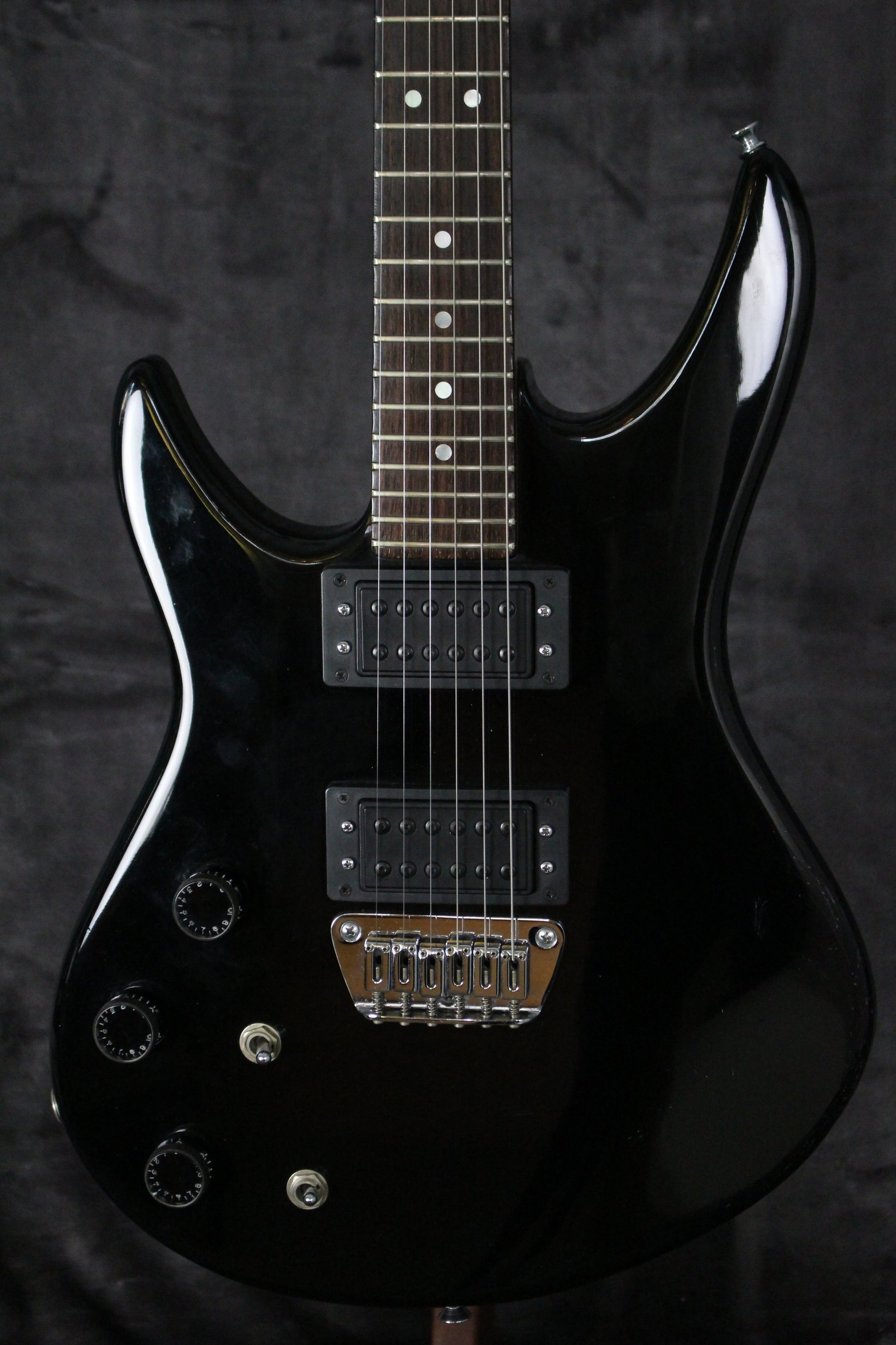 Peavey Milestone Black Left Handed – Empire Guitars