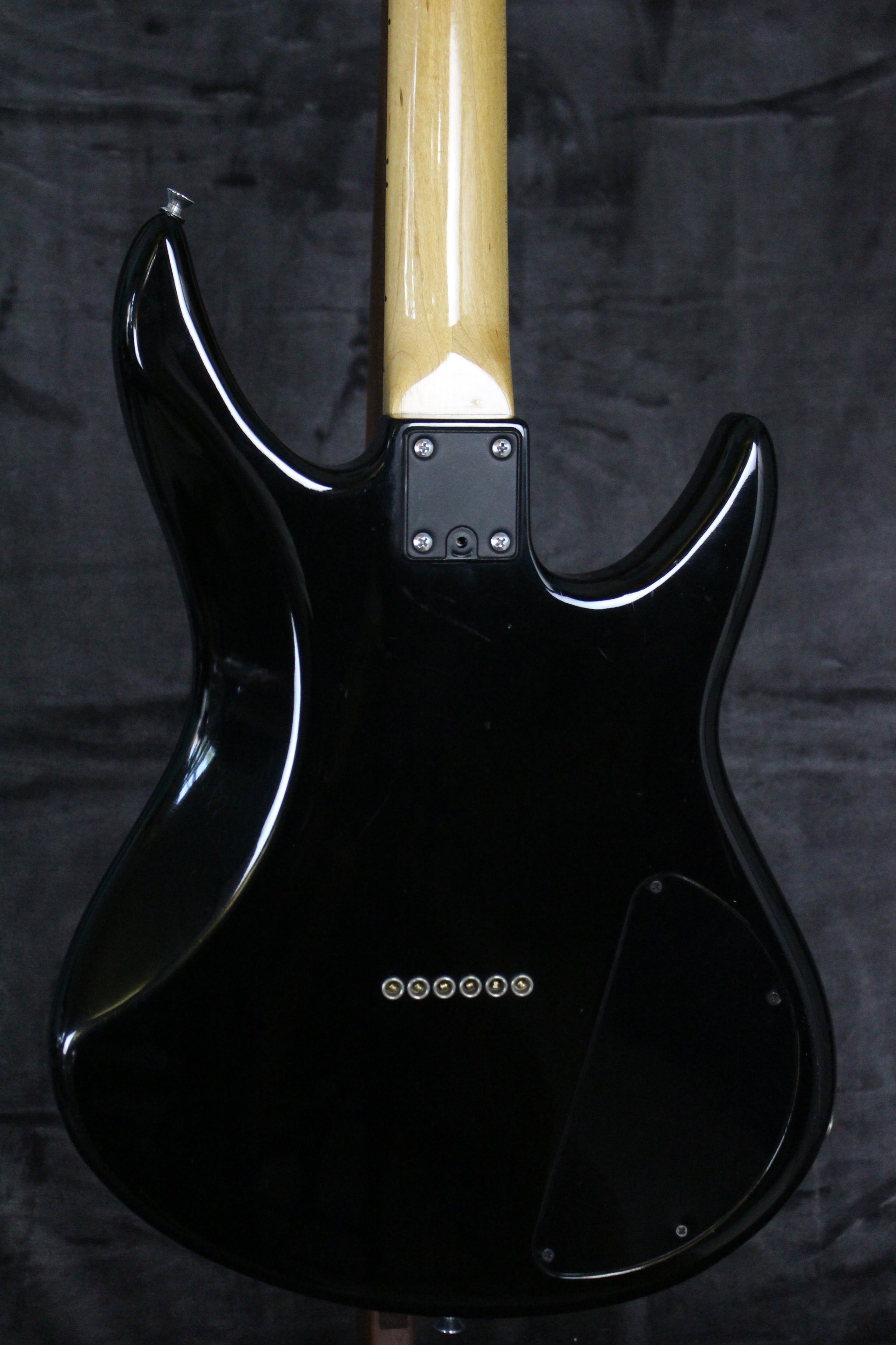 Peavey Milestone Black Left Handed – Empire Guitars