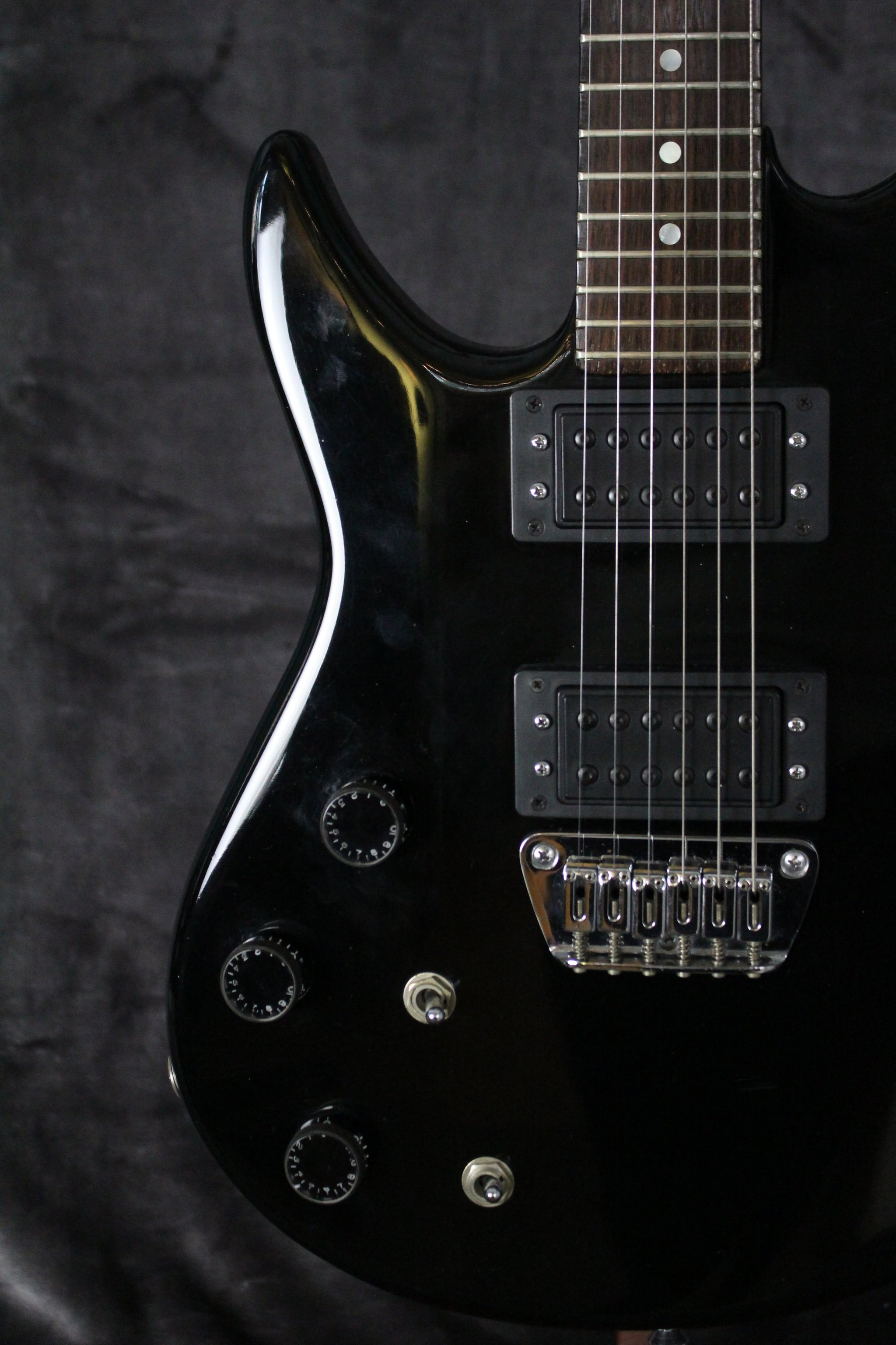 Peavey Milestone Black Left Handed – Empire Guitars