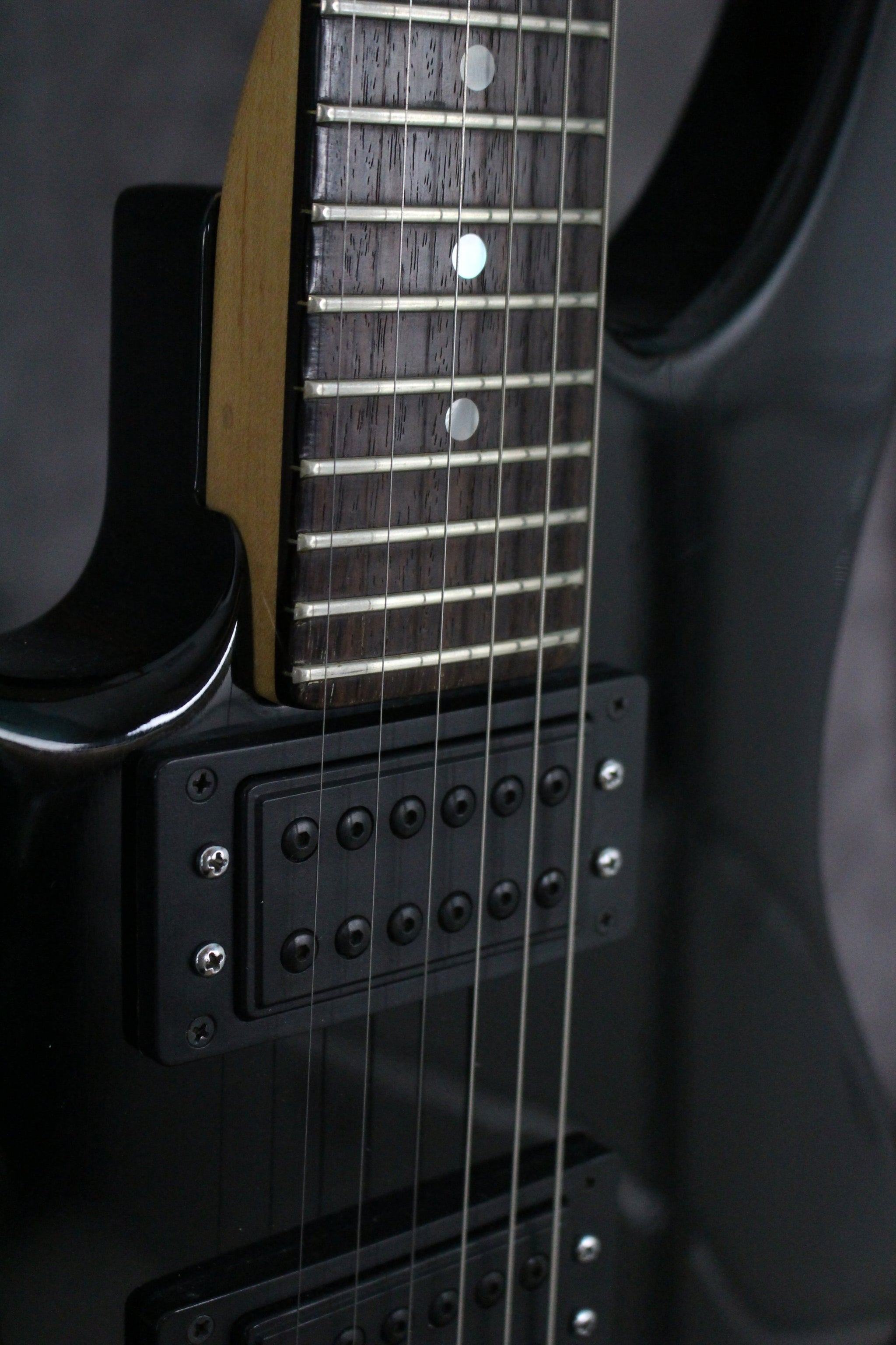 Peavey Milestone Black Left Handed – Empire Guitars