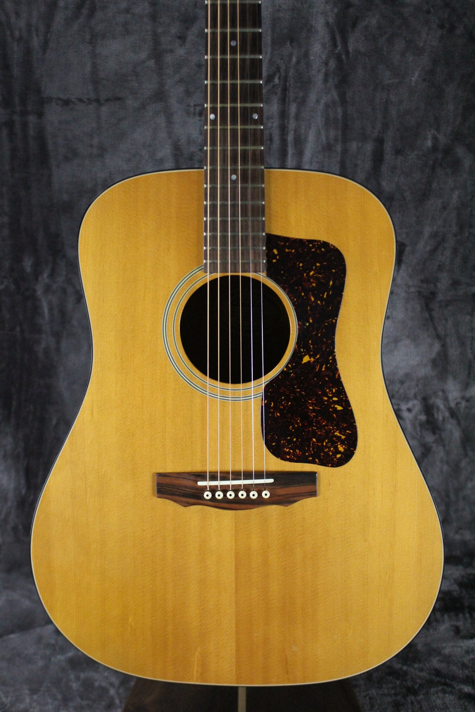 ギター Guild D-4NT 1993 GUILD D 4 NT 1993 - YouTube