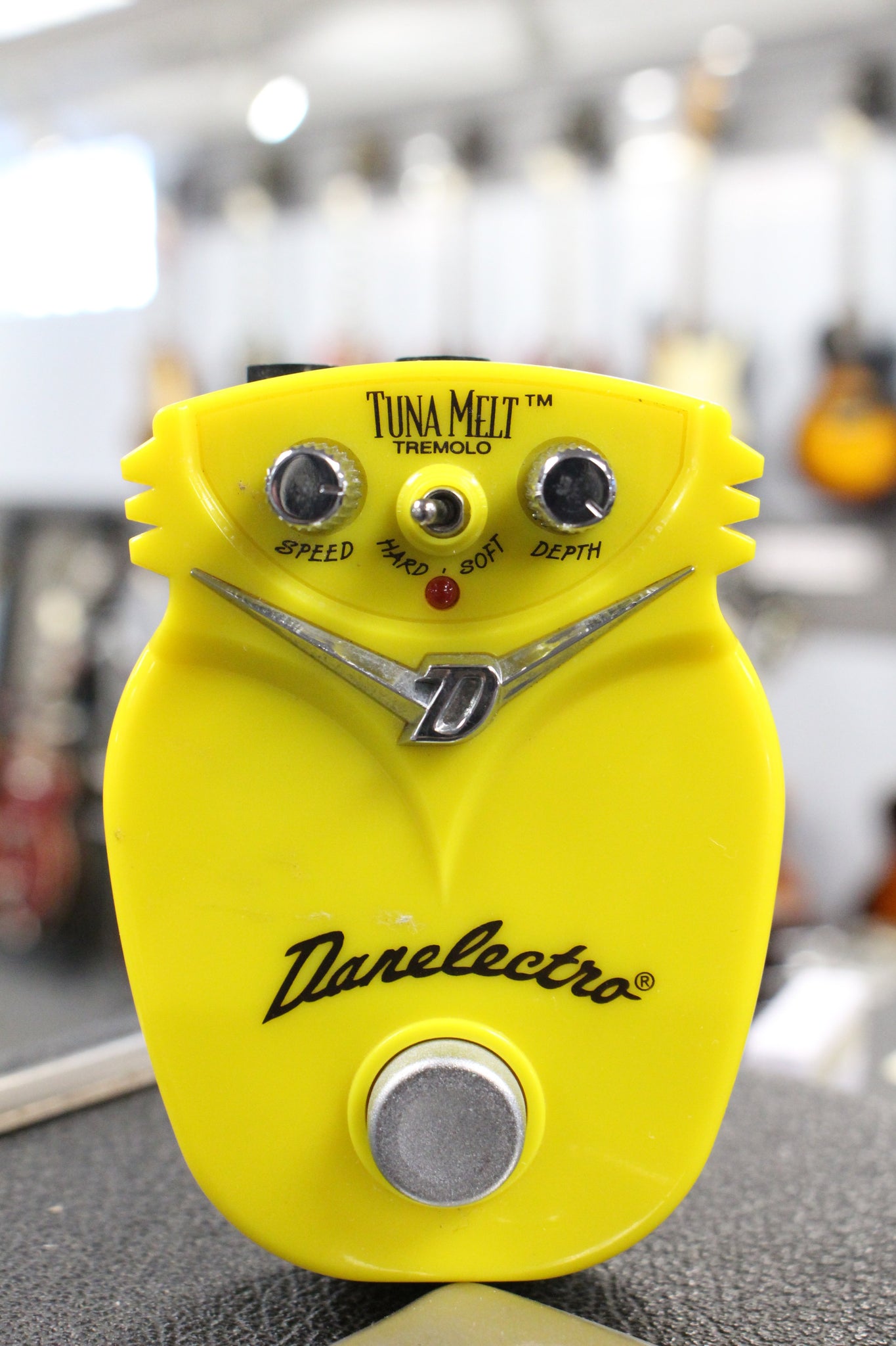 Danelectro Tuna Melt Tremolo Used – Empire Guitars