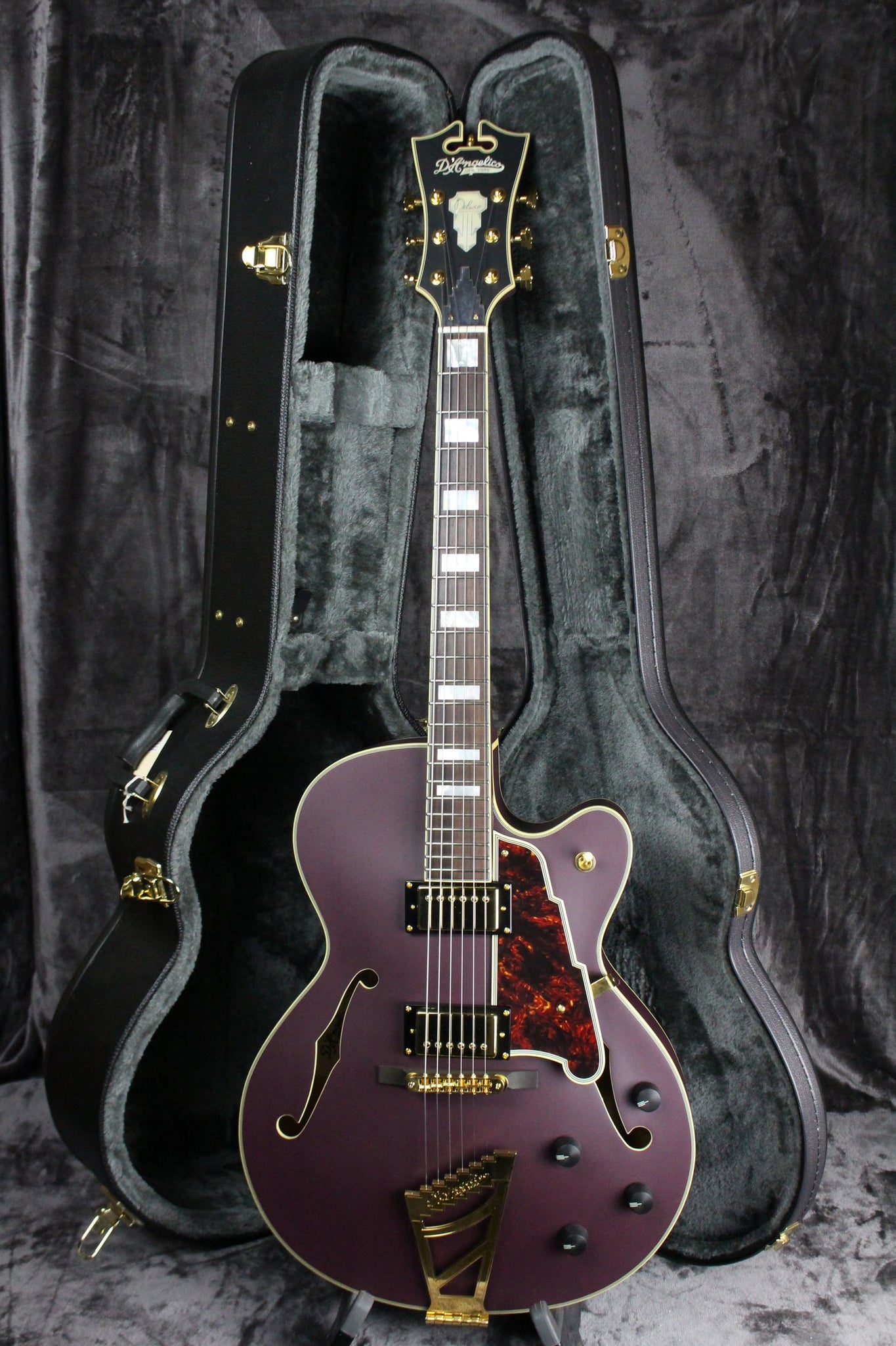 D´Angelico Deluxe DC Semi-Hollow Electric Guitar - Matte Plum-