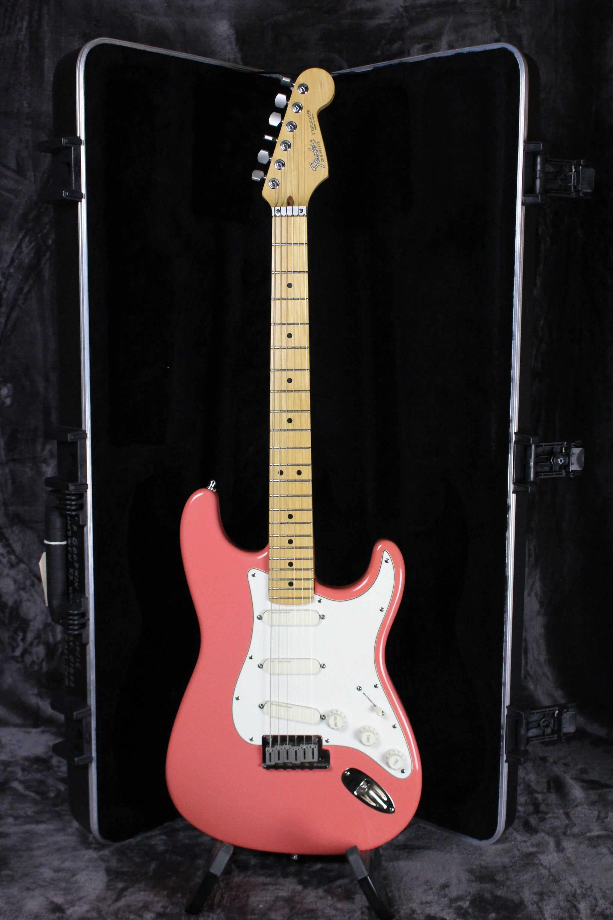 1988 Fender Stratocaster Plus Dusty Rose – Empire Guitars