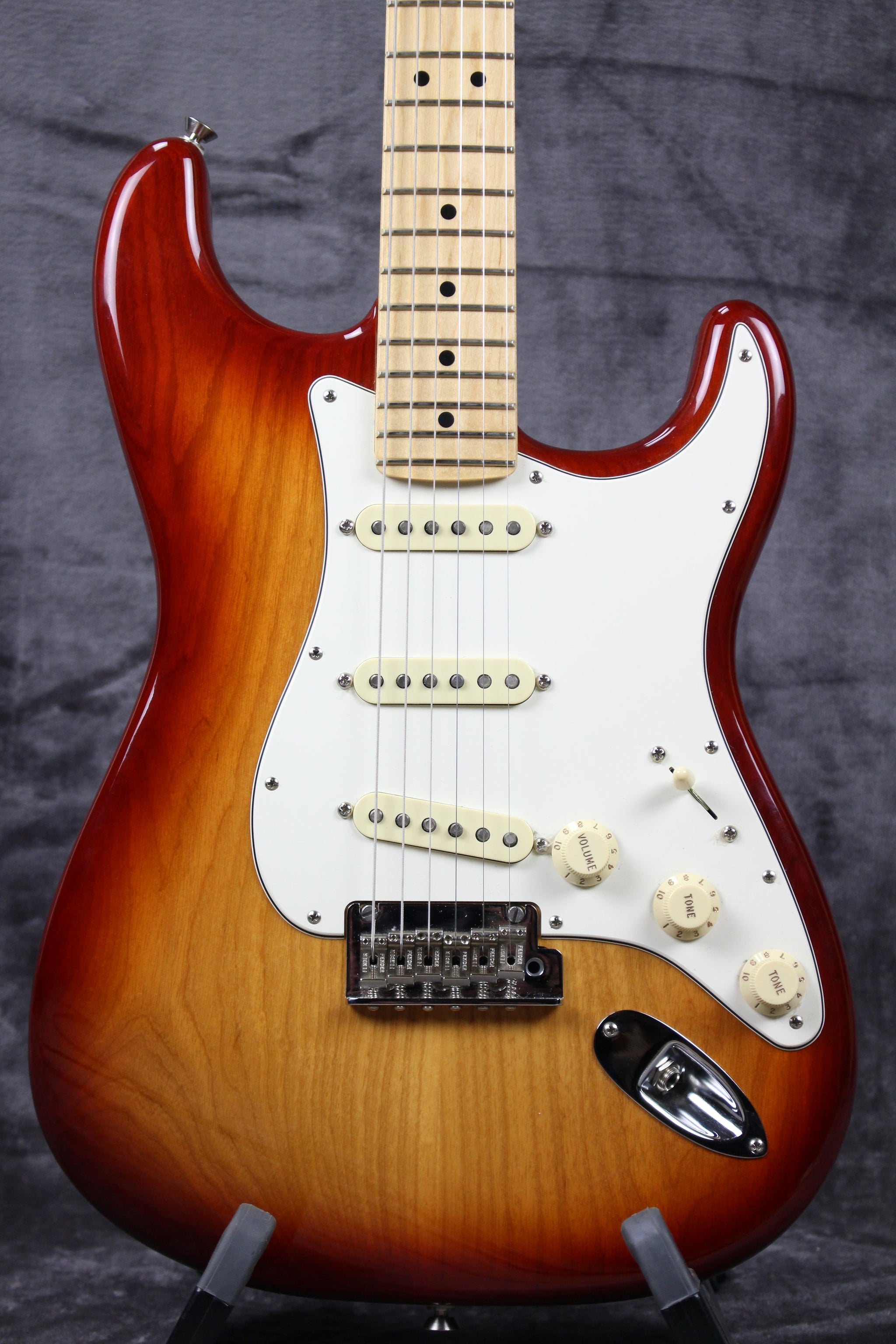 2017 Fender American Standard Stratocaster – Empire Guitars