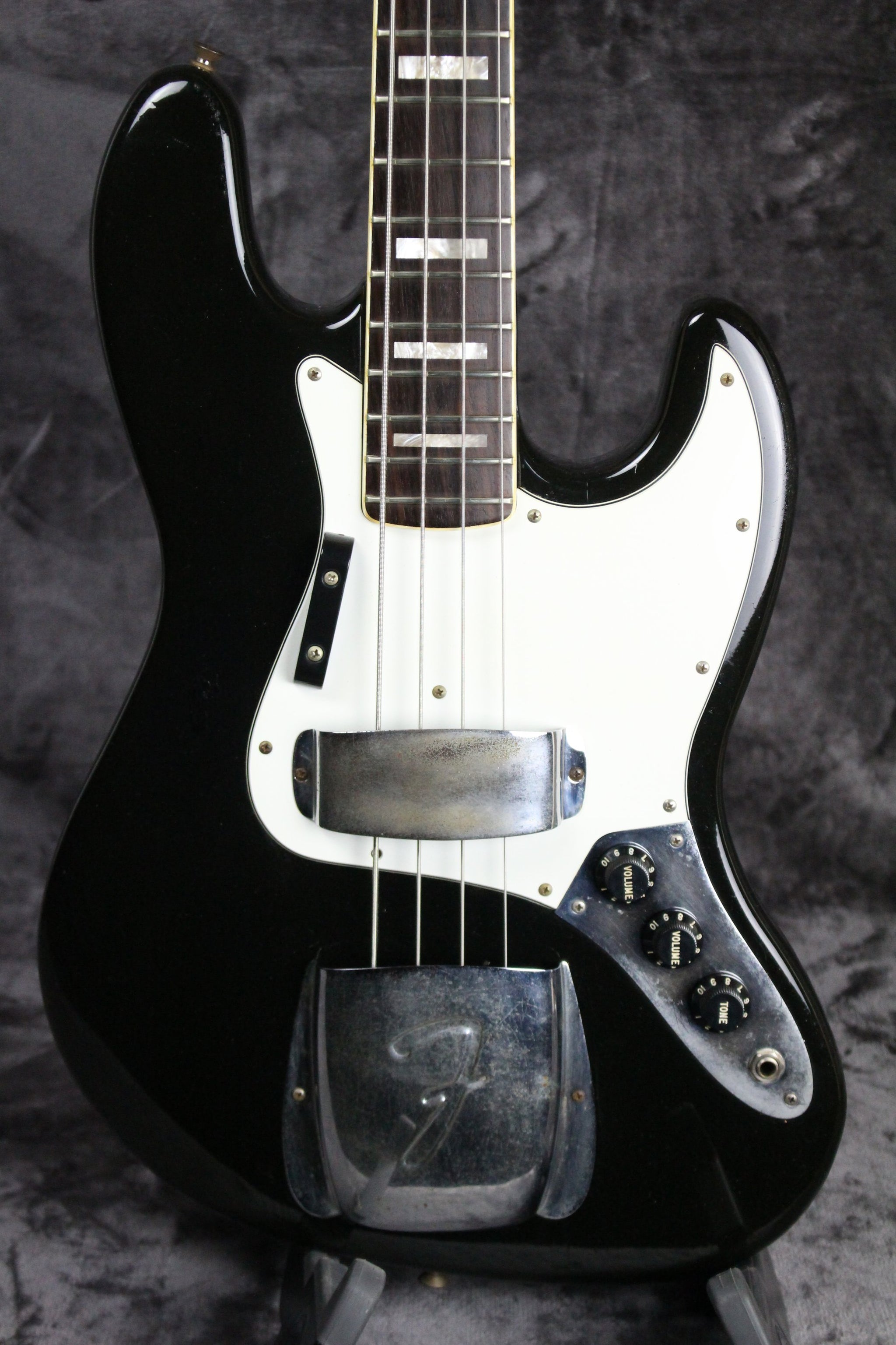 1981 Fender Jazz Bass – Empire Guitars