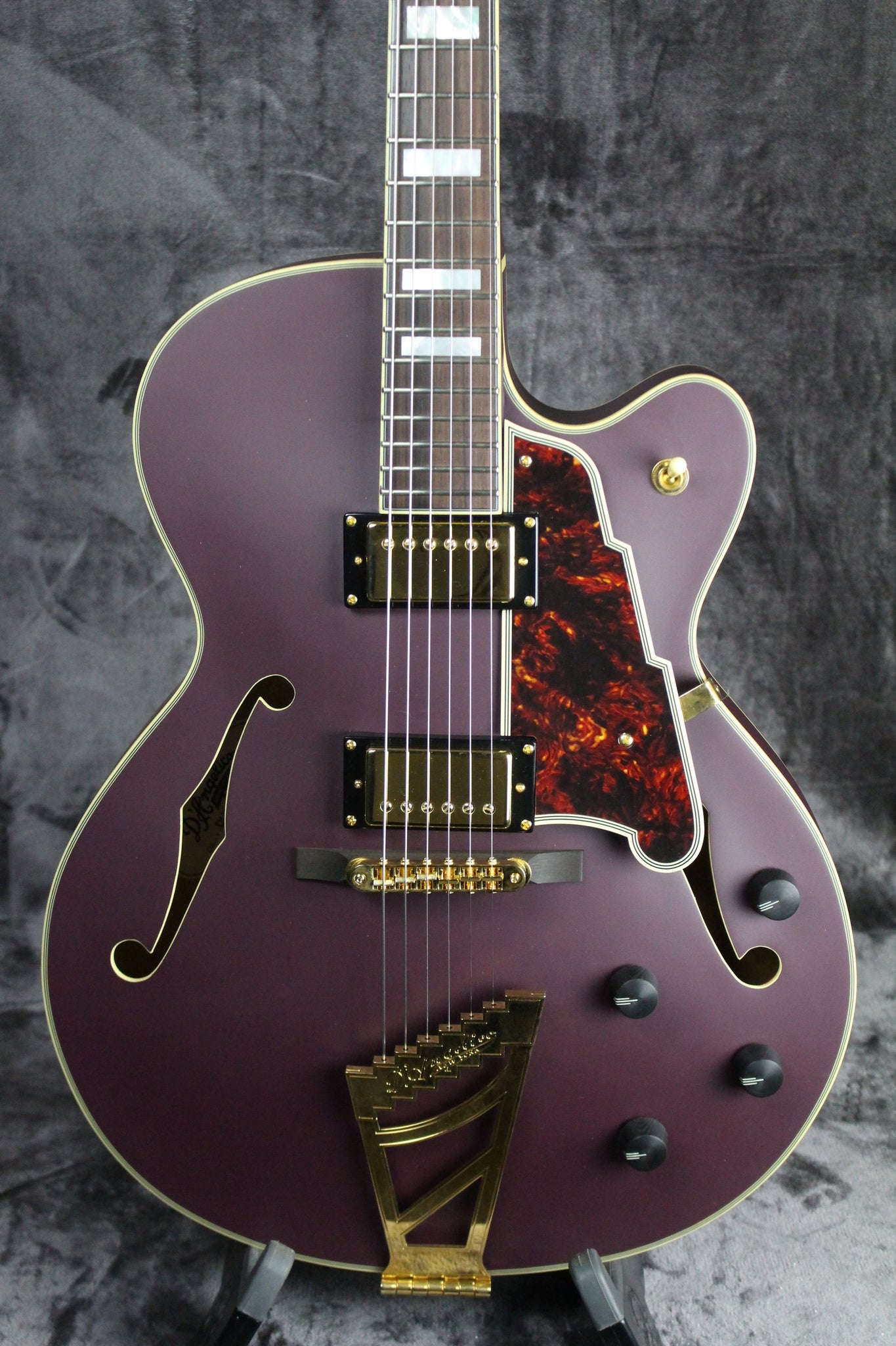 D´Angelico Deluxe DC Semi-Hollow Electric Guitar - Matte Plum-