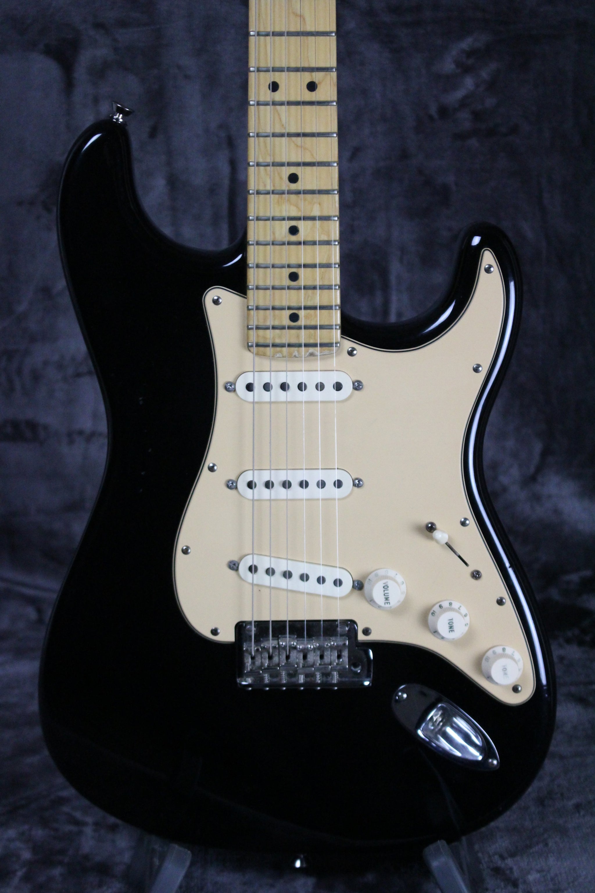 2005 Fender American Stratocaster – Empire Guitars